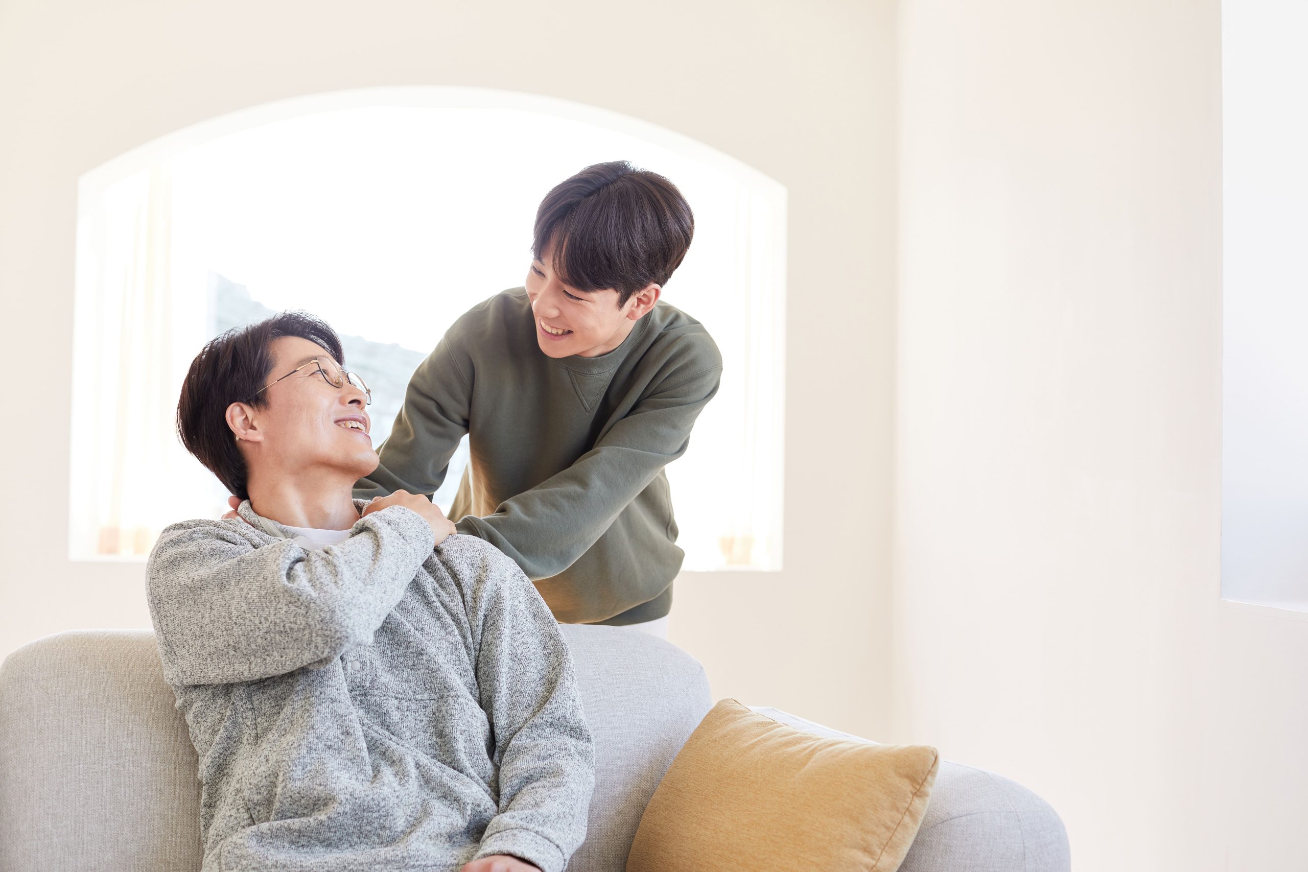 헬리콥터 부모, 통제적 부모, 권위적 부모, 자존감, 과보호